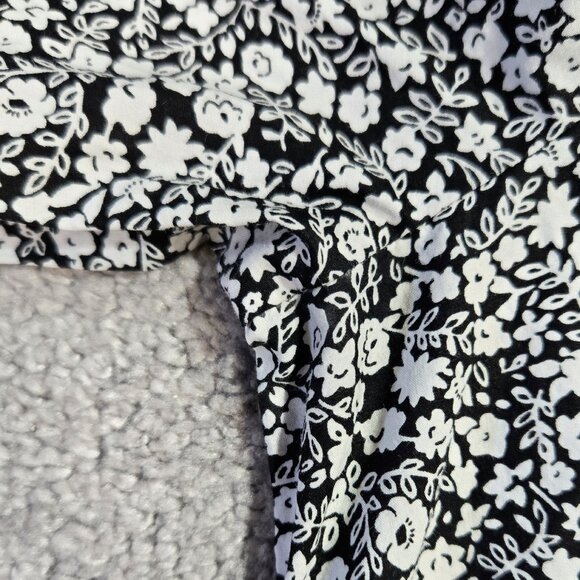 J. Crew Black White Floral Button-Up Shirt in Cotton Poplin Ditsy Romantic AD359 - Picture 10 of 10